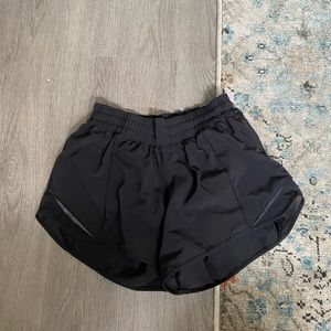Lululemon Hotty Hot shorts 6 Tall